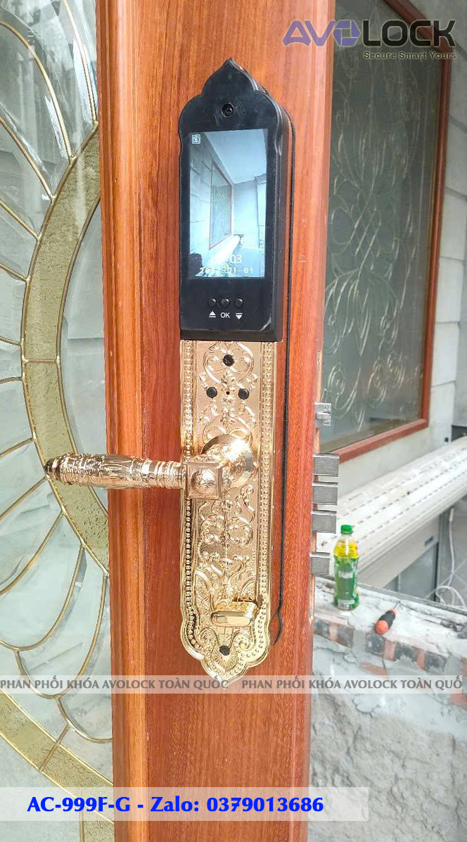 Khóa Avolock AC-999F-G - cận cảnh chốt khóa khi lắp đặt