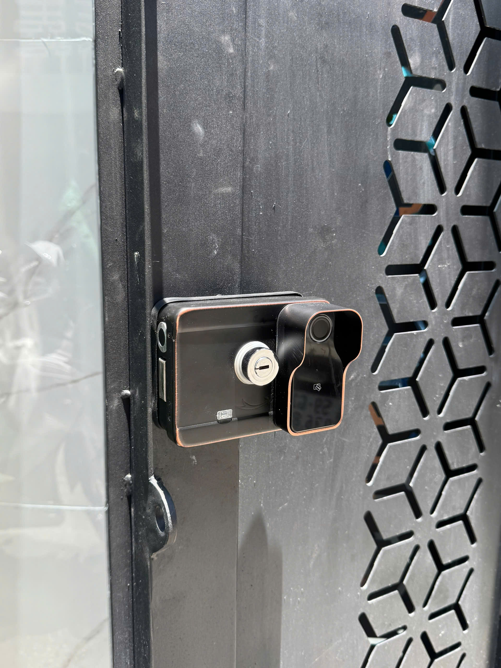 Hộp khóa mặt trong Avolock AG-48 trên trụ cổng sắt